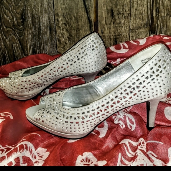 Kelly & Katie Shoes Size 7.5 Silver Mosaic… - Picture 10 of 11
